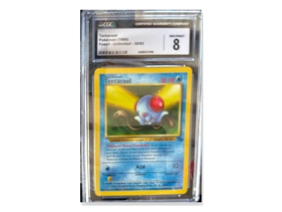 Tentacool Fossil Unlimited Pokémon card graded CGC 8